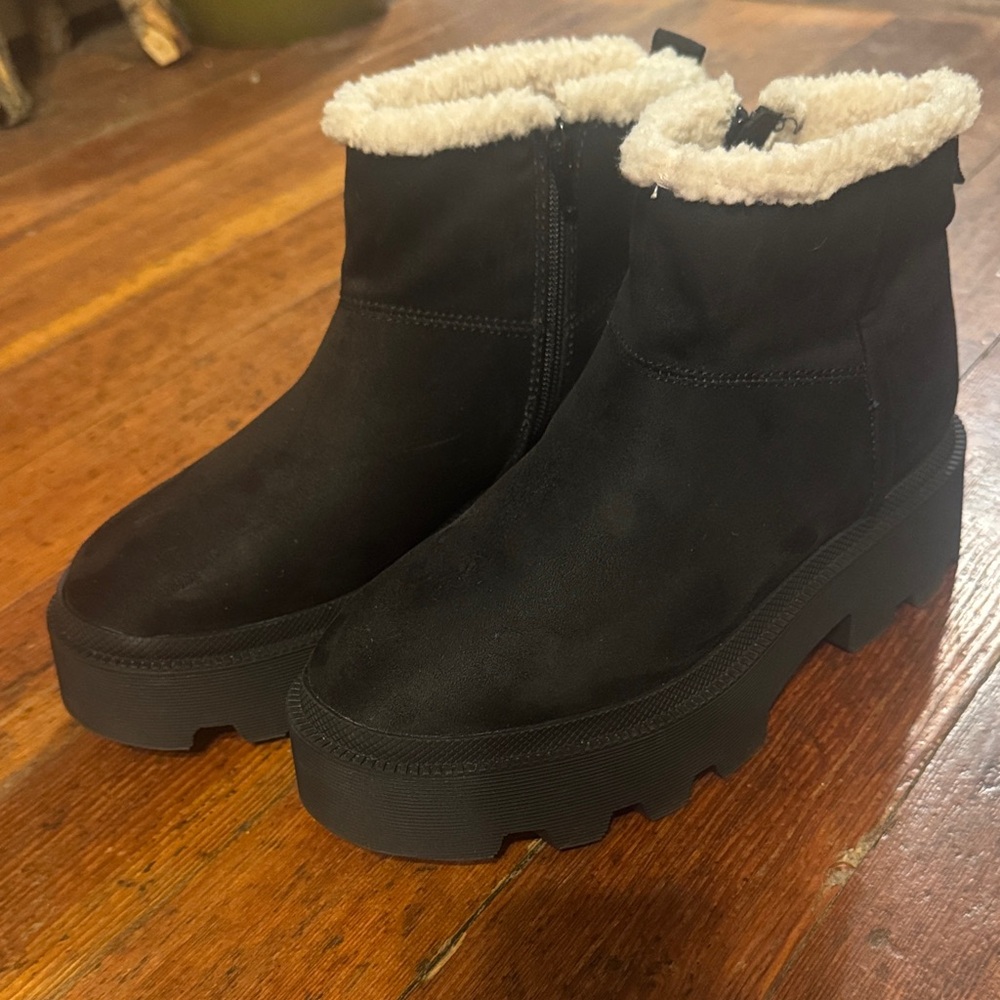 Black Sherpa Lined platform Ankle Boots